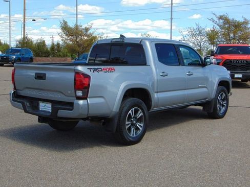 Used 2018 Toyota Tacoma TRD Sport AWD/4WD image 4