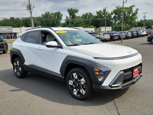 Used 2024 Hyundai Kona SEL AWD/4WD image 3