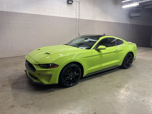 Used 2020 Ford Mustang Coupe w/ Black Accent Package RWD image 3