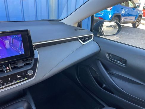 Used 2025 Toyota Corolla LE image 33