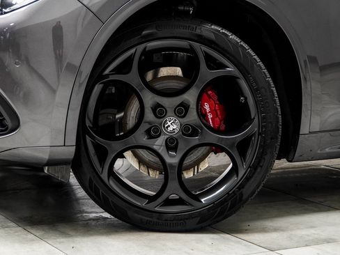 Used 2023 Alfa Romeo Stelvio Veloce image 6