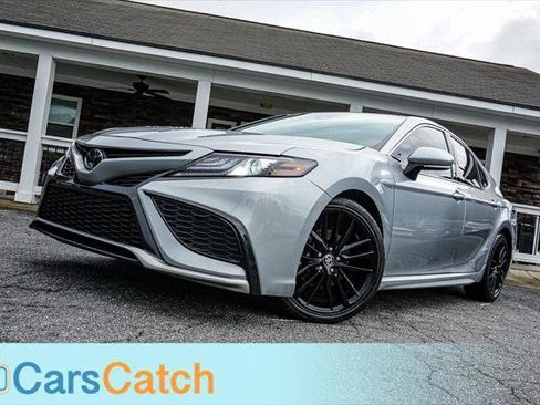 Used 2023 Toyota Camry XSE FWD image 3