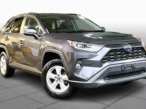 Used 2019 Toyota RAV4 XLE w/ Convenience Package image 3
