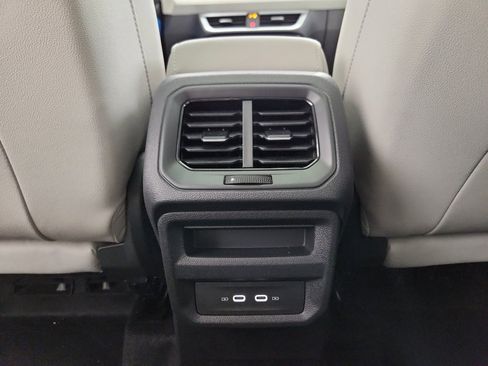 New 2026 Volkswagen Taos SE FWD image 30