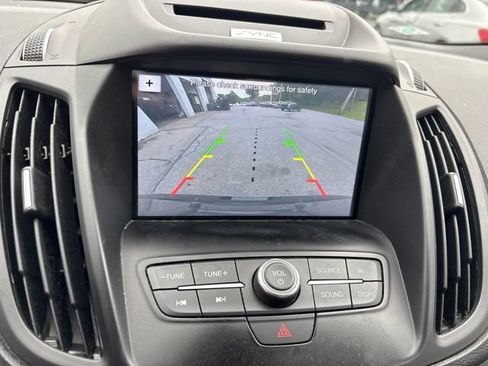 Used 2017 Ford Escape SE w/ Equipment Group 201A AWD/4WD image 12