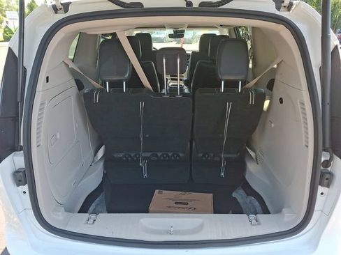 Used 2023 Chrysler Pacifica Touring-L FWD image 29