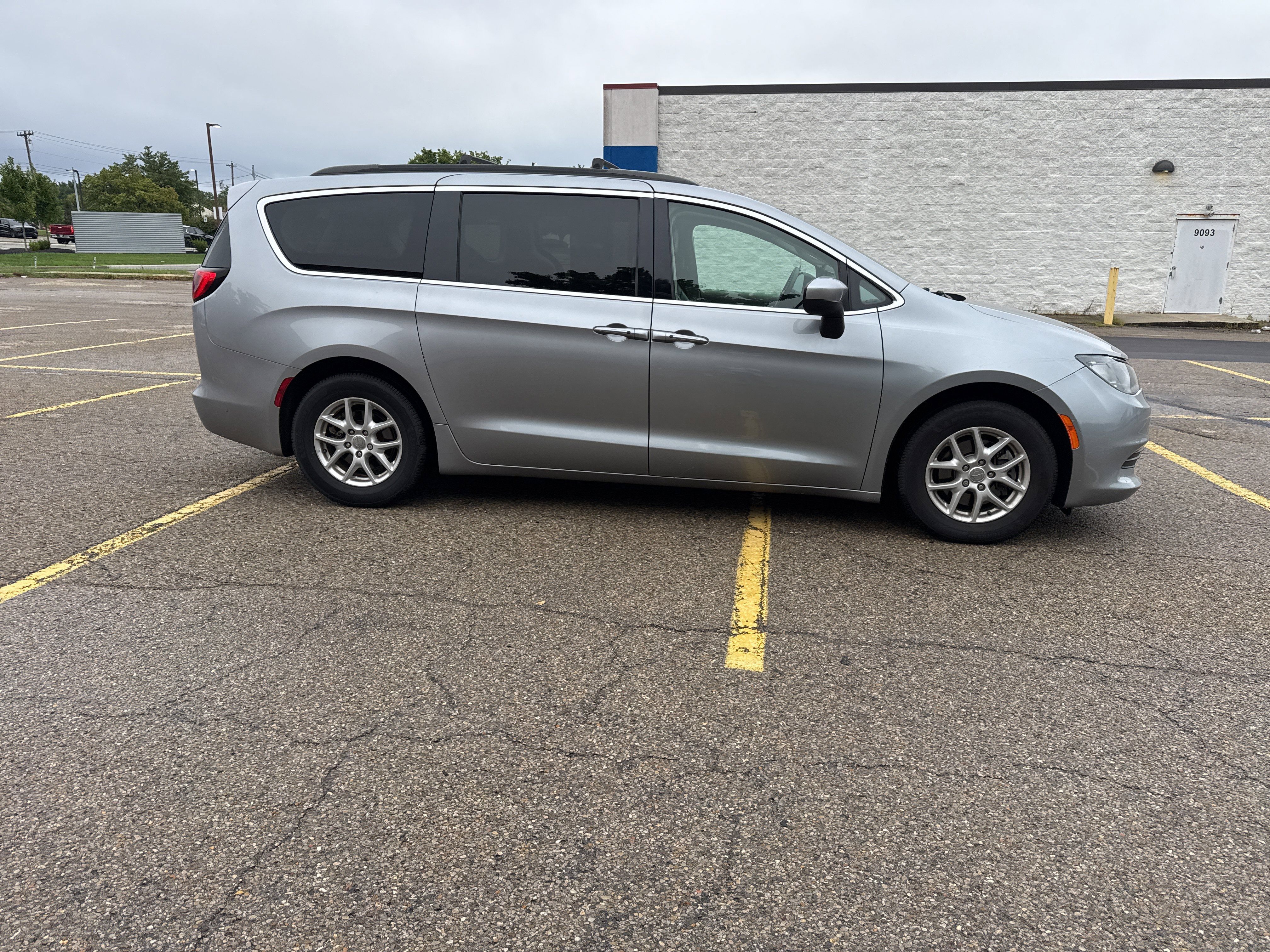 Used 2020 Chrysler Voyager Lxi FWD image 18