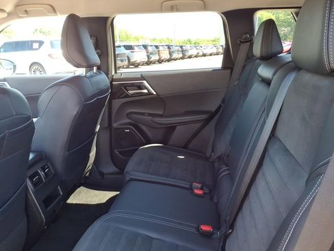 Used 2025 Mitsubishi Outlander SE AWD/4WD image 6