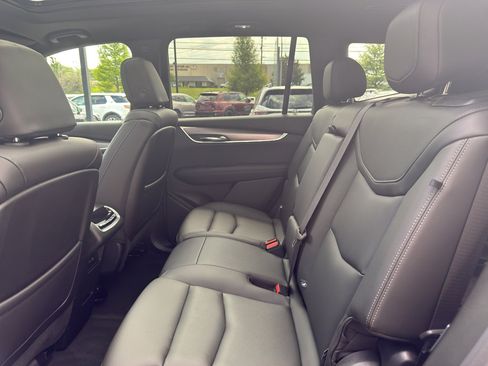Used 2024 Cadillac XT6 Luxury w/ LPO, Floor Liner Package AWD/4WD image 10