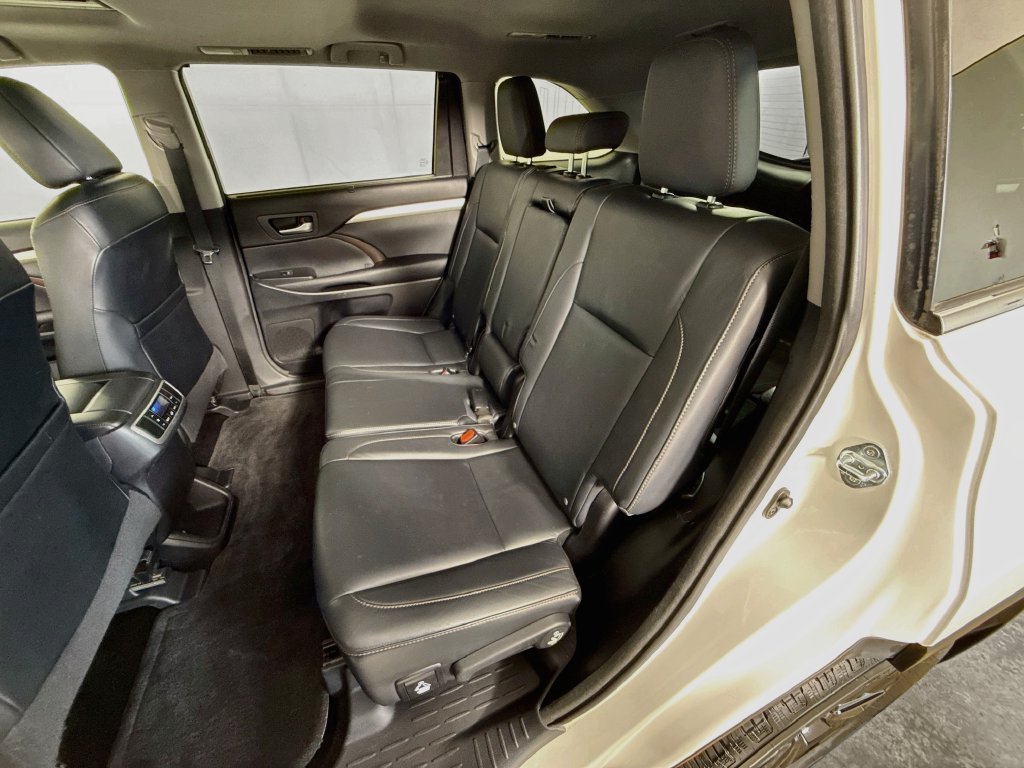 Used 2015 Toyota Highlander XLE AWD/4WD image 28