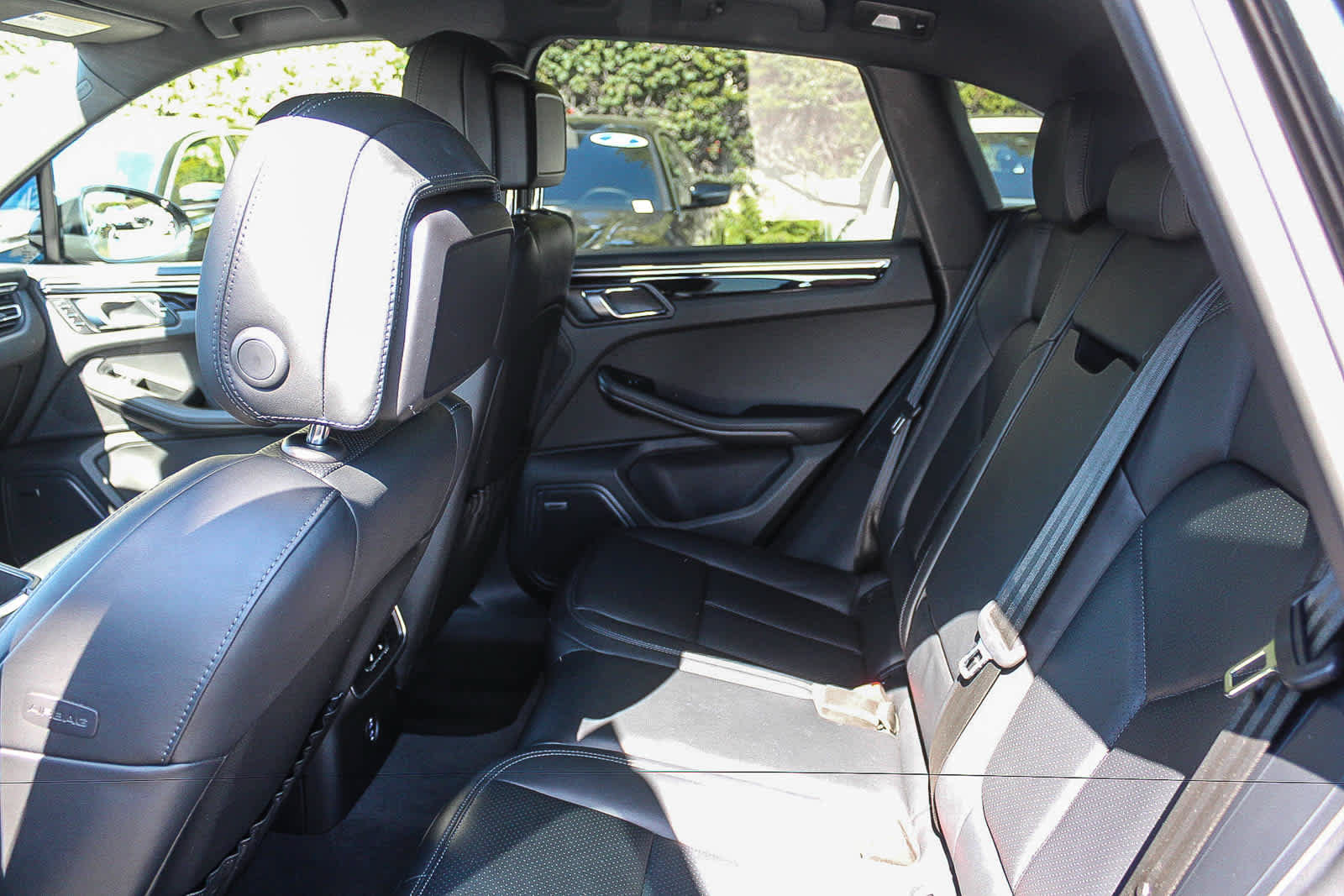 Used 2024 Porsche Macan S AWD/4WD image 16