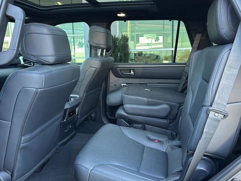 Used 2024 Toyota Sequoia Platinum image 9