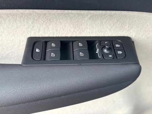 New 2026 Volvo XC40 B5 Ultra w/ Climate Package image 18