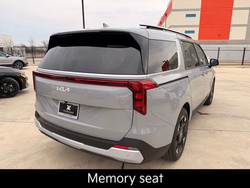 New 2026 Kia Carnival EX image 4
