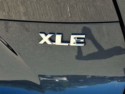Used 2023 Toyota Venza XLE AWD/4WD image 34