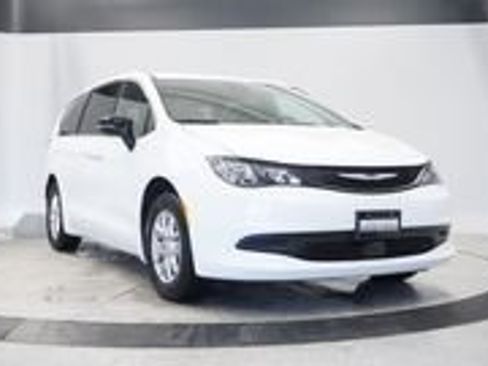 New 2026 Chrysler Voyager LX FWD image 17