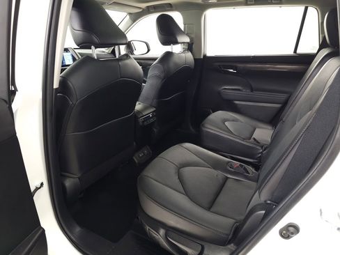 Used 2022 Toyota Highlander Platinum AWD/4WD image 34