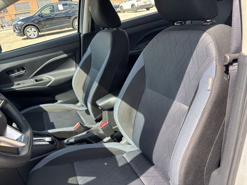 Used 2025 Nissan Versa SV FWD image 34