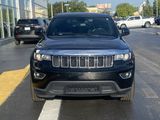 Used 2021 Jeep Grand Cherokee Laredo image 3