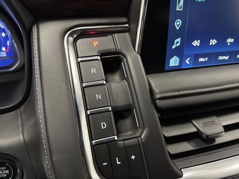 Used 2023 Chevrolet Suburban Z71 w/ Luxury Package image 23