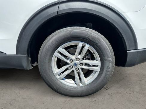 Used 2023 Ford Explorer XLT w/ Equipment Group 202A AWD/4WD image 14