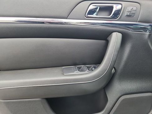 Used 2013 Lincoln MKS FWD image 21