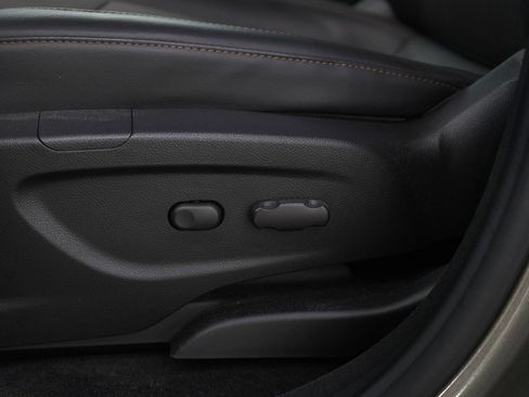 Used 2022 Chevrolet Trax LT w/ LT Convenience Package image 27