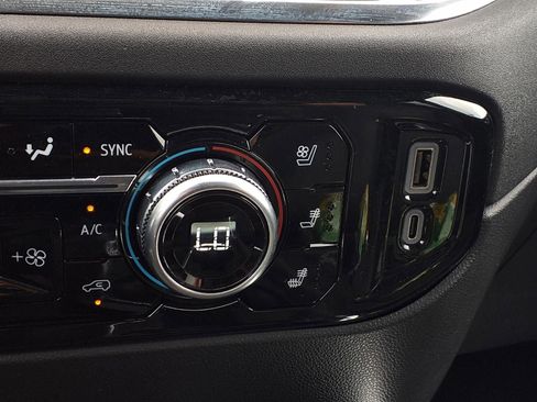 Used 2023 GMC Sierra 1500 SLT image 6