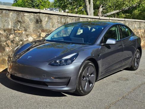 Used 2023 Tesla Model 3 Standard Range image 13