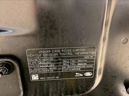 Used 2025 Land Rover Defender 110 V8 AWD/4WD image 31