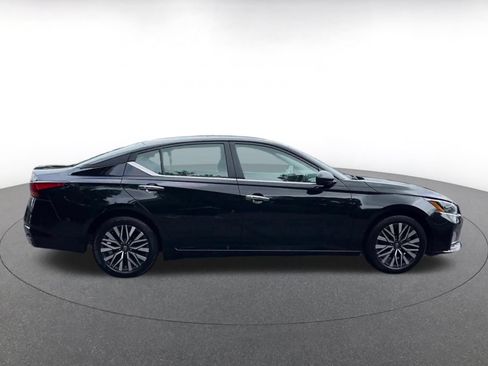 Used 2025 Nissan Altima 2.5 SV FWD image 16