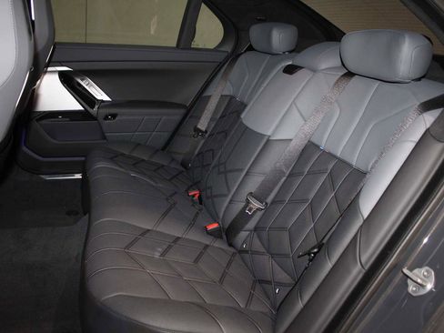 New 2025 BMW 760i xDrive 760i xDrive Sedan image 17