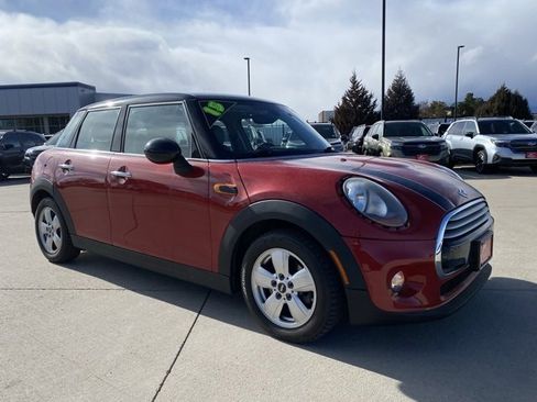 Used 2015 MINI Cooper 4-Door Hardtop image 7