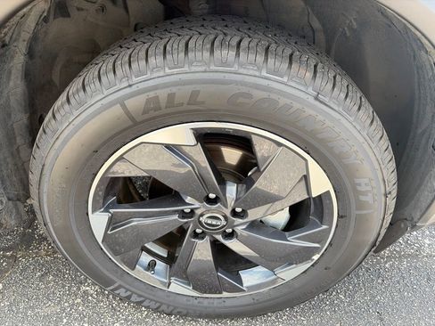 Used 2025 Nissan Rogue SV FWD image 34