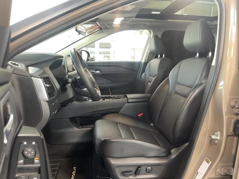 Used 2024 Nissan Rogue SV w/ SV Premium Package image 8