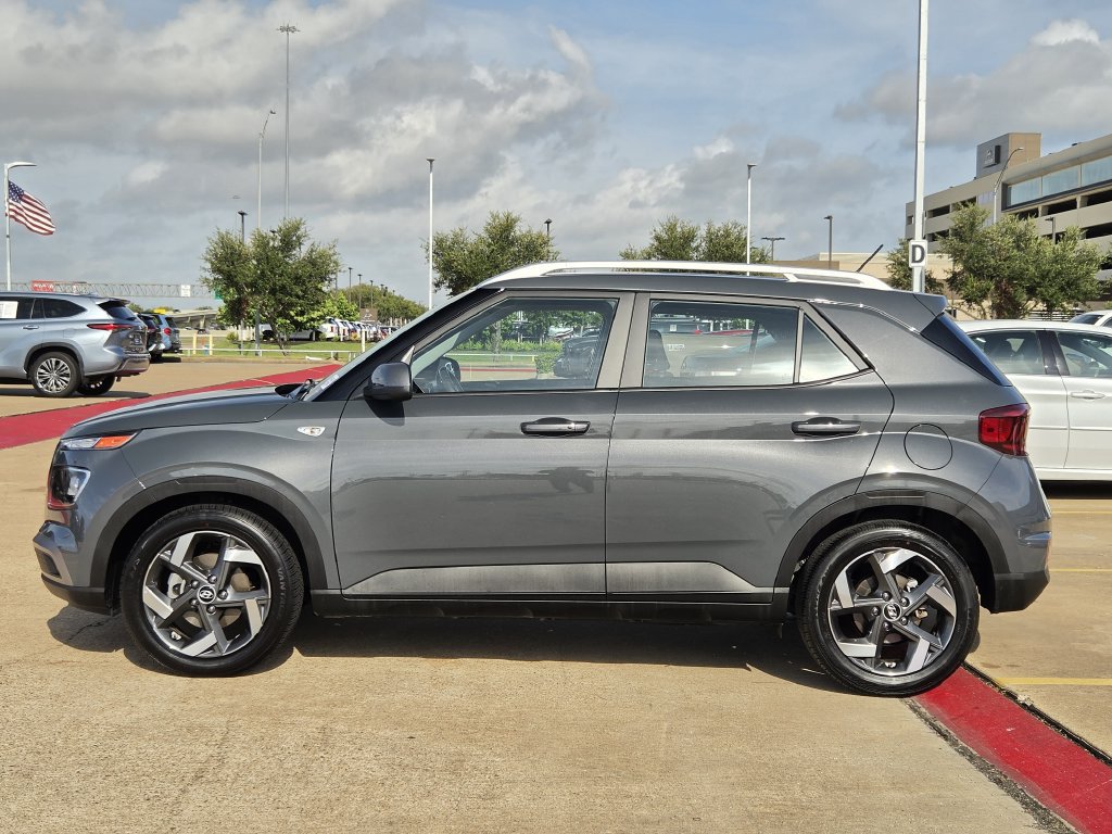 Used 2026 Hyundai Venue SEL FWD image 6