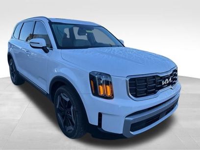Used 2024 Kia Telluride S w/ S Sunroof Package