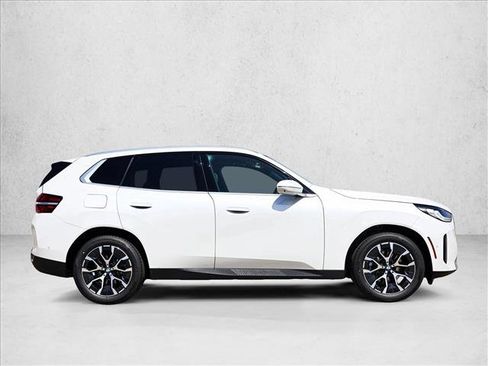 Certified 2025 BMW X3 xDrive30i w/ Premium Package image 4