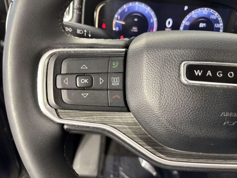 Used 2024 Jeep Wagoneer Series II w/ Flexible Seating Group image 12