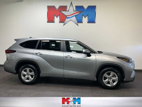Used 2023 Toyota Highlander LE image 1