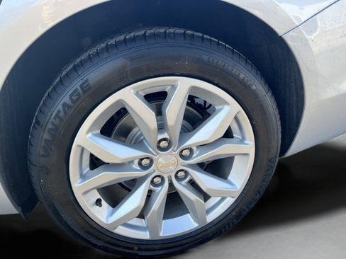 Used 2019 Chevrolet Impala LT FWD image 9
