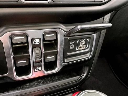 Used 2021 Jeep Wrangler Unlimited Sahara w/ Cold Weather Group AWD/4WD image 15
