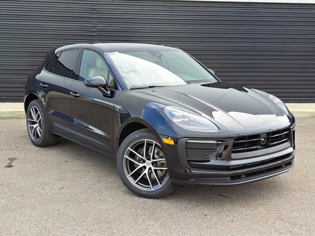 Used 2026 Porsche Macan AWD/4WD image 9