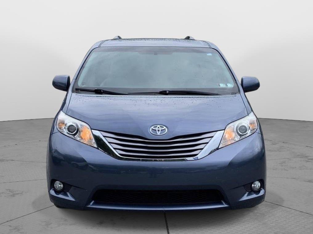 Used 2017 Toyota Sienna XLE Premium FWD image 8