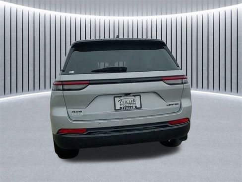 New 2025 Jeep Grand Cherokee Limited w/ Black Appearance Package image 12