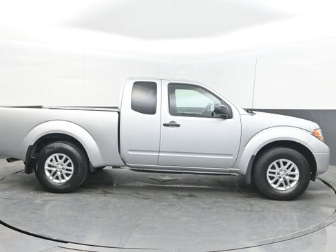 Used 2017 Nissan Frontier SV RWD image 10