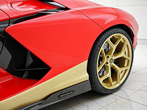 Used 2025 Lamborghini Revuelto AWD/4WD image 18