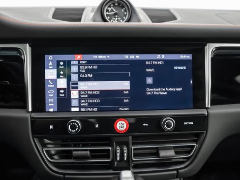 Certified 2022 Porsche Macan S w/ Premium Package Plus image 23