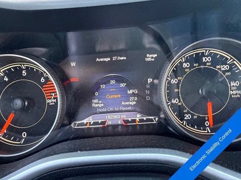 Used 2018 Jeep Cherokee Trailhawk AWD/4WD image 15