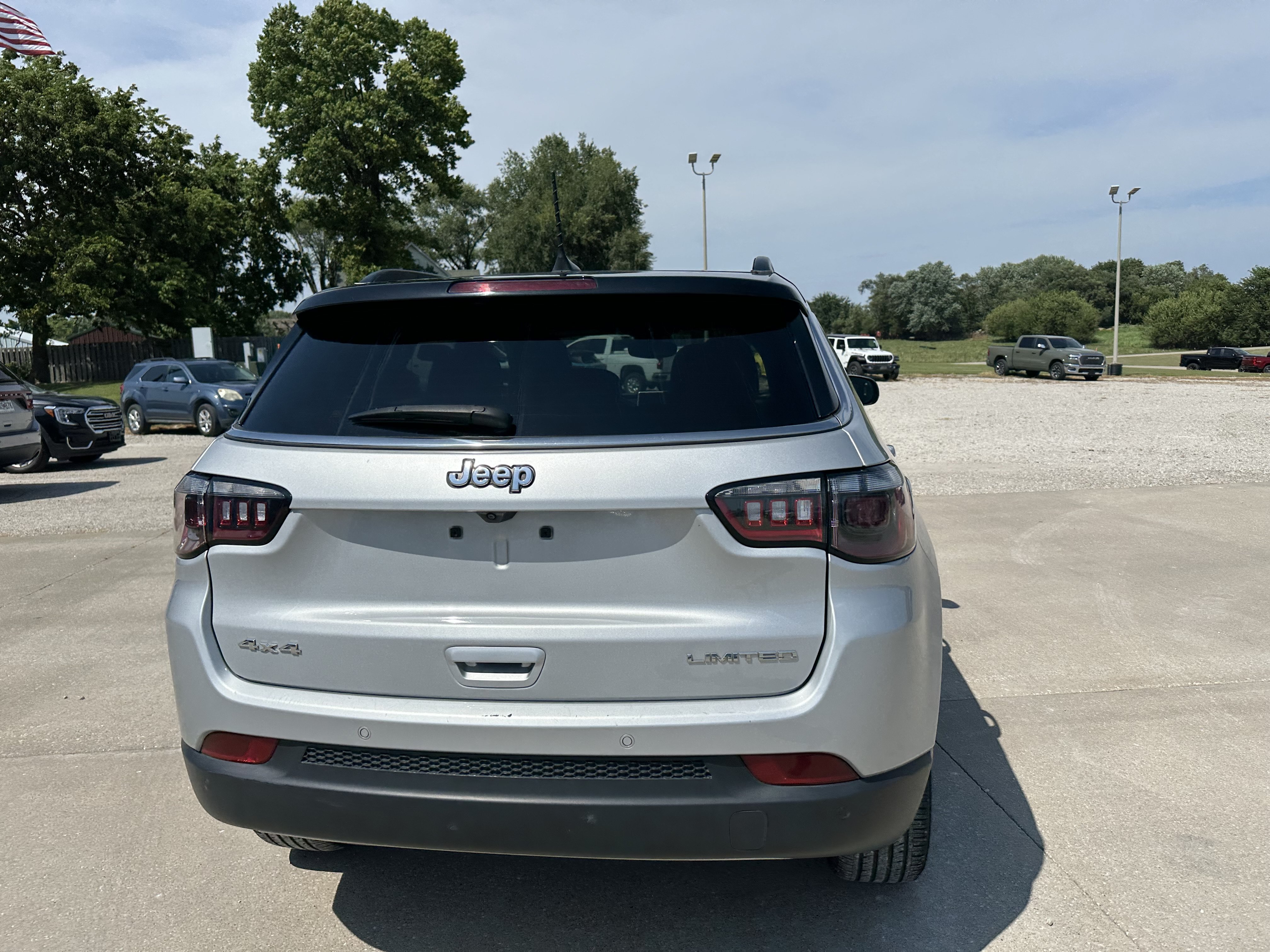 Used 2024 Jeep Compass Limited AWD/4WD image 2